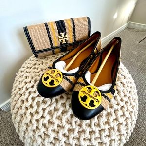 Tory Burch ballet flats in raffia & leather detail, matching chain wallet